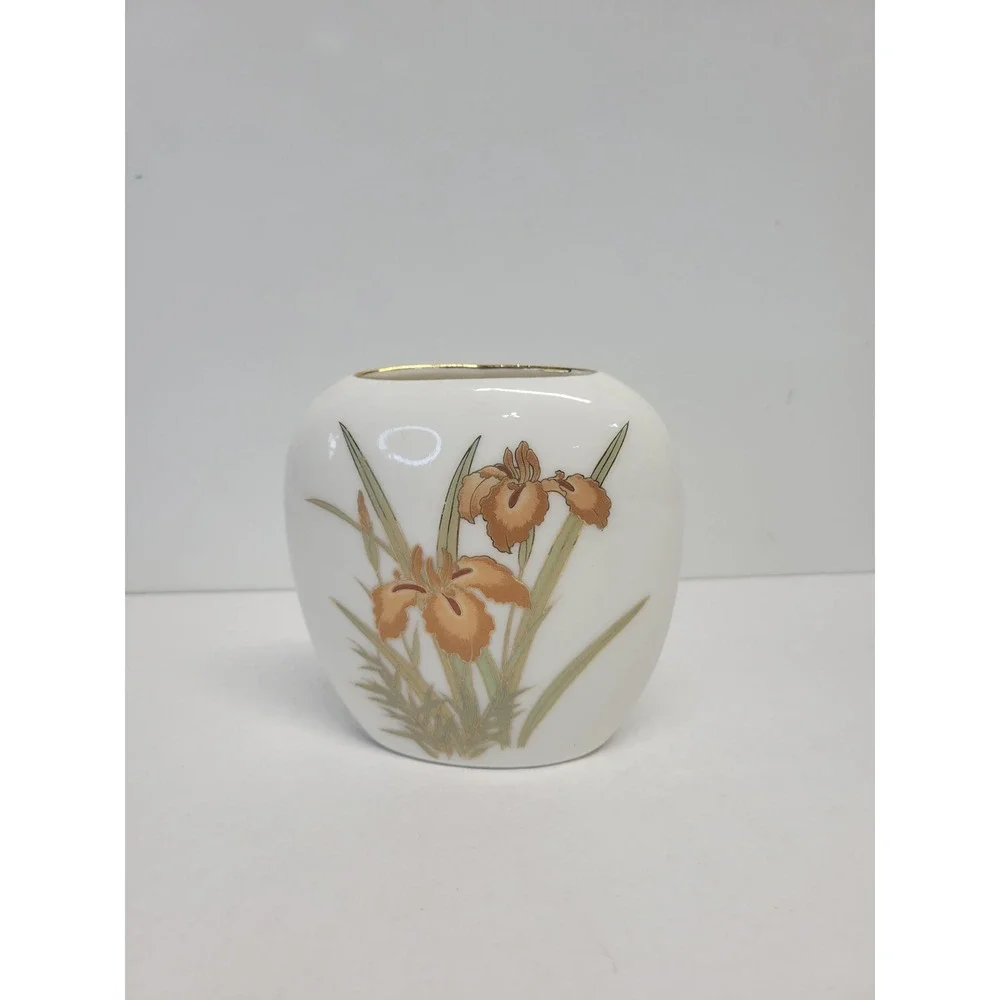 Fine China Japan Vintage Iris Bud Vase White Porcelain Gold Rim Ovoid Floral‎